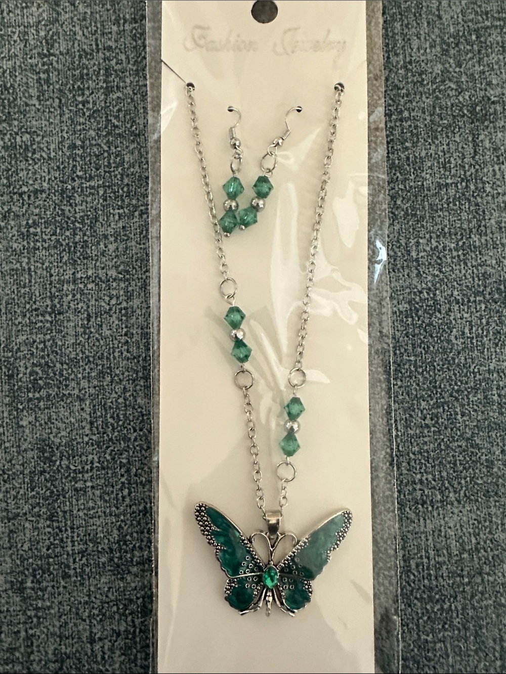 New Emerald Green Butterfly Pendant Necklace and Earring Set